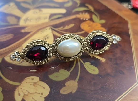 1928 Red Tear Drop Rhinestones & Pearl Bar Brooch - Picture 1 of 6